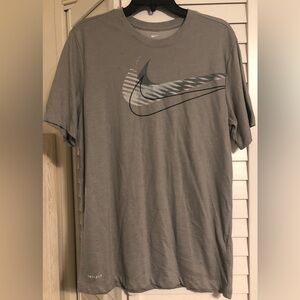 Nike Gray Dri-Fit Short Sleeve Tee size medium